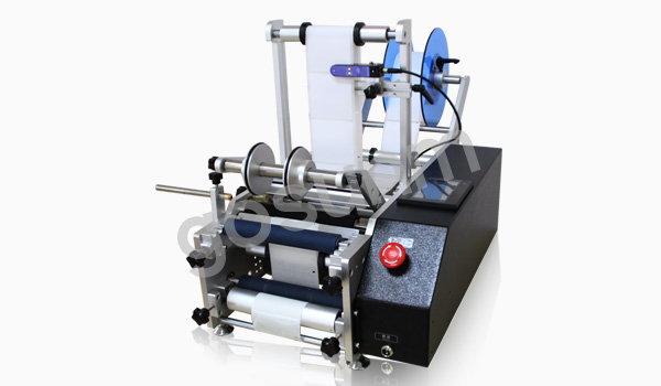 半自動圓瓶貼標(biāo)機(含顯示屏) 半自動圓瓶貼標(biāo)機(含顯示屏)